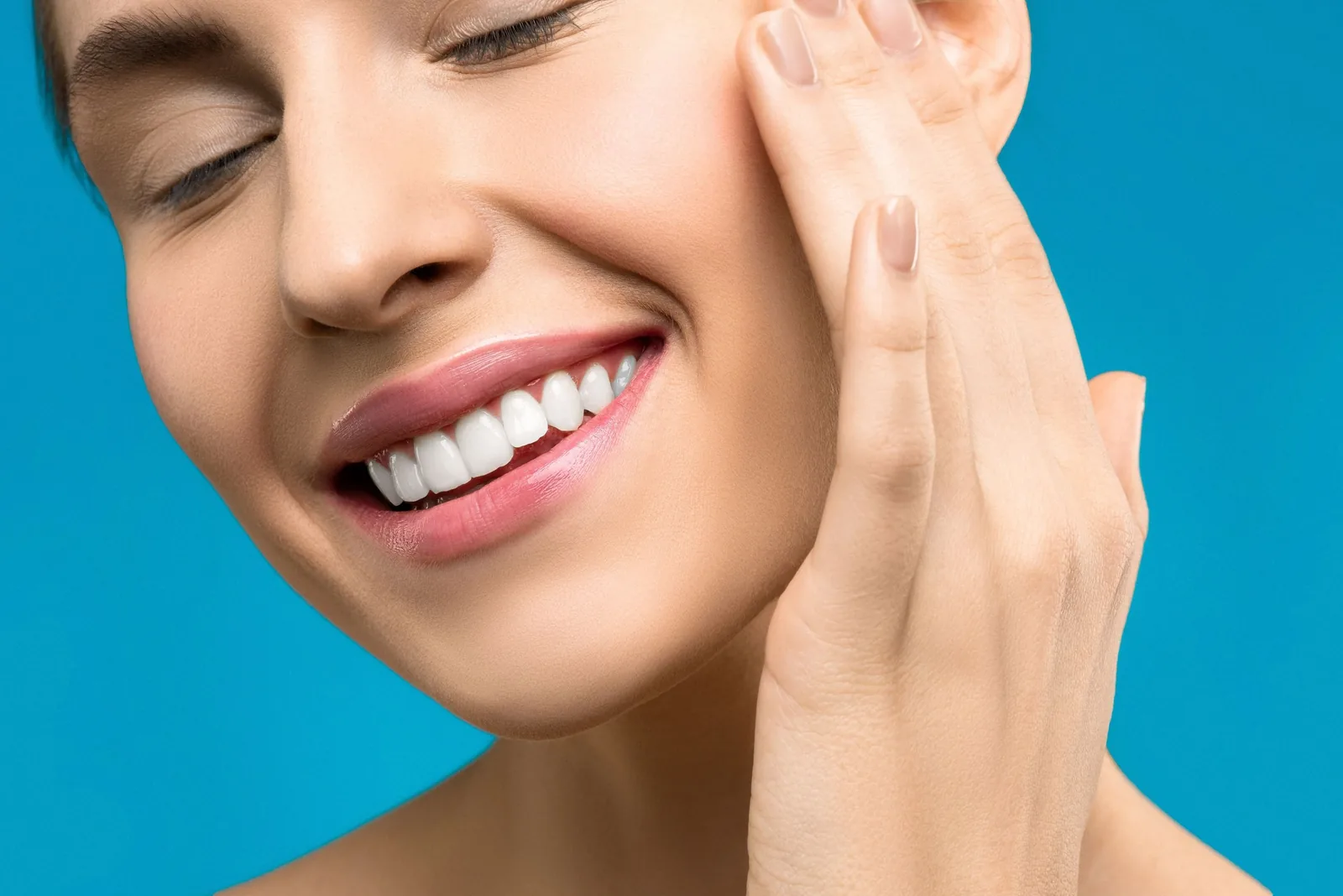 Close-up of a smile, after Veneers, upper six